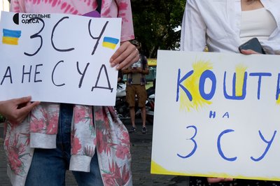 "Їм нічого не вистачає": в Одесі матері загиблих військових мітингували проти розтрат бюджету "Їм нічого не вистачає": в Одесі матері загиблих військових мітингували проти розтрат бюджету