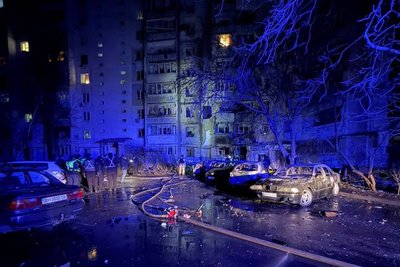Унаслідок нічної атаки в Одесі пошкоджені будинки та інфраструктура, є постраждалі Унаслідок нічної атаки в Одесі пошкоджені будинки та інфраструктура, є постраждалі