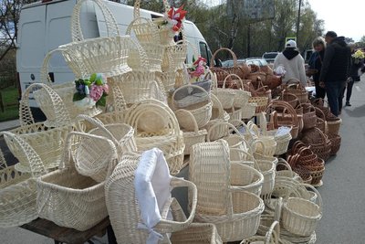 У Хмельницькому проводять виставку-ярмарок "Квітуча Україна": що там можна придбати