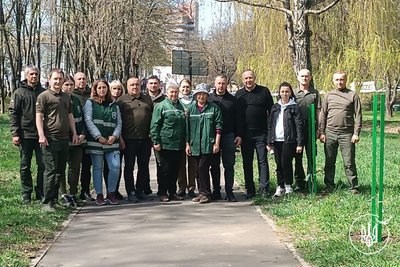 Саджанці із жолудів Шевченка — у Житомирі та Рівному в місцевих парках посадили 50 дубів Саджанці із жолудів Шевченка — у Житомирі та Рівному в місцевих парках посадили 50 дубів
