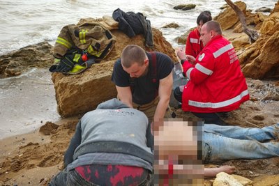 У Південному на Одещині двоє чоловіків впали з обриву: один загинув У Південному на Одещині двоє чоловіків впали з обриву: один загинув