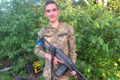 "Я просив, щоб мене добили": 20-річний оборонець на псевдо "Вольт" розповів про контрнаступ, бої та втрату кінцівок