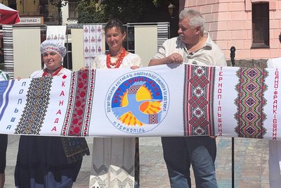 "Цвіт вишиванки": до Вінниці привезли міжнародний рушник єднання "Цвіт вишиванки": до Вінниці привезли міжнародний рушник єднання