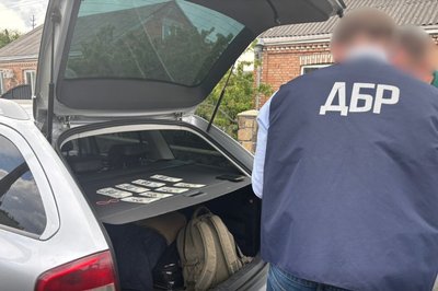 Пособництво дезертирству: трьох волинян підозрюють в організації втеч військових з ВЧ і навчальних центрів Пособництво дезертирству: трьох волинян підозрюють в організації втеч військових з ВЧ і навчальних центрів