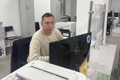 Нові правила оформлення відстрочок від мобілізації — у Бердичеві біля входу у місцевий ЦПАП утворилися черги Нові правила оформлення відстрочок від мобілізації — у Бердичеві біля входу у місцевий ЦПАП утворилися черги