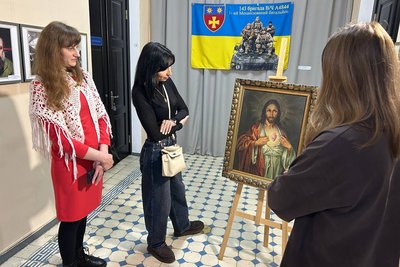 Ікону, написану в'язнями нацистських концтаборів, виставили в Житомирському краєзнавчому музеї Ікону, написану в'язнями нацистських концтаборів, виставили в Житомирському краєзнавчому музеї