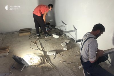 70 тонн армованого бетону: в Одесі будують переносне укриття 70 тонн армованого бетону: в Одесі будують переносне укриття