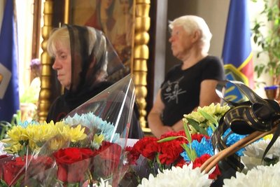 "Не дитина, а золото": у Хмельницькому попрощалися із 31-річним солдатом Степаном Паламарчуком "Не дитина, а золото": у Хмельницькому попрощалися із 31-річним солдатом Степаном Паламарчуком