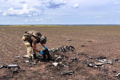 "Знищили контрольованим підривом": у полі на Кіровоградщині виявили нерозірвану бойову частину російського БпЛА "Знищили контрольованим підривом": у полі на Кіровоградщині виявили нерозірвану бойову частину російського БпЛА