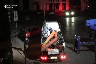 Пам’ятник Катерині ІІ в Одесі демонтували Пам’ятник Катерині ІІ в Одесі демонтували