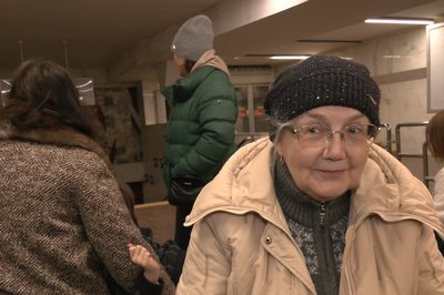 Малювання та терапія з собакою: як у харківській підземці надають психологічну допомогу дітям Малювання та терапія з собакою: як у харківській підземці надають психологічну допомогу дітям