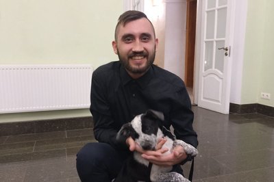 Як пес-переселенець зі Сходу тішить глядачів житомирської філармонії Як пес-переселенець зі Сходу тішить глядачів житомирської філармонії