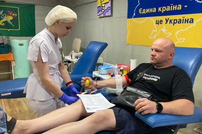 500 м'ячиків для центру служби крові. У місті провели першу акцію у рамках "ХарківПрайду" 500 м'ячиків для центру служби крові. У місті провели першу акцію у рамках "ХарківПрайду"
