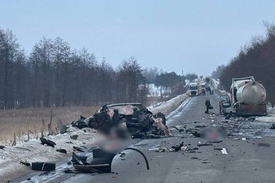На Житомирщині трапилася ДТП із загиблими: рух перекривали в обох напрямках На Житомирщині трапилася ДТП із загиблими: рух перекривали в обох напрямках