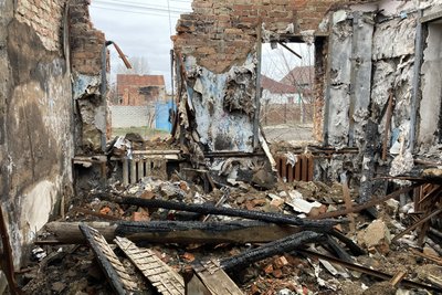 Зруйновані війною будинки у Великій Данилівці: як відновлюють житло у Харкові Зруйновані війною будинки у Великій Данилівці: як відновлюють житло у Харкові