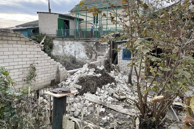 Херсон, обстріли, зруйнований паркан Херсон, обстріли, зруйнований паркан