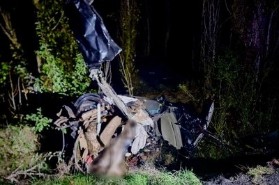 У ДТП на Миколаївщині загинули двоє людей: автівка в'їхала у дерево У ДТП на Миколаївщині загинули двоє людей: автівка в'їхала у дерево