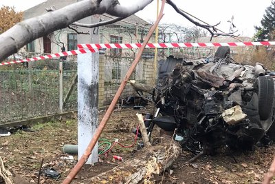В Одеській області автомобіль врізався в дерево: є загиблий та травмований В Одеській області автомобіль врізався в дерево: є загиблий та травмований