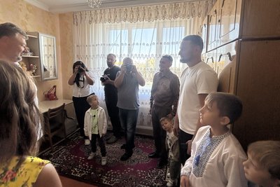 У Бердичеві на Житомирщині відкрили будинок сімейного типу — родині придбали триповерховий дім У Бердичеві на Житомирщині відкрили будинок сімейного типу — родині придбали триповерховий дім
