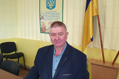 У громаді на Житомирщині волонтерки шиють маскувальні халати для військових