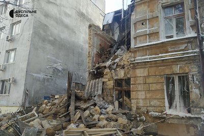 Будинок на вулиці Базарній в Одесі, частина якого обвалилася