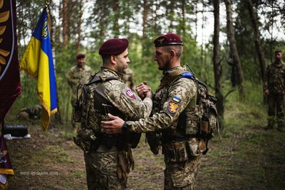 Десантникам житомирської 95 бригади ДШВ ЗСУ вручили нагороди Десантникам житомирської 95 бригади ДШВ ЗСУ вручили нагороди