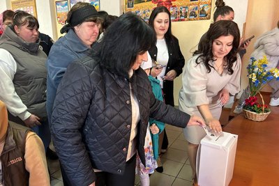 В селі на Житомирщині батьки і діти дитсадку поставили благодійну виставу — збирали гроші на ЗСУ В селі на Житомирщині батьки і діти дитсадку поставили благодійну виставу — збирали гроші на ЗСУ
