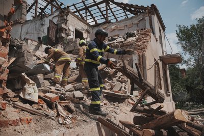 Будинок сім'ї після влучань російських безпілотників, Харків Будинок сім'ї після влучань російських безпілотників, Харків