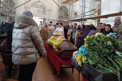 У Луцьку попрощалися з загиблим торік у Маріуполі Віталієм Шендриком У Луцьку попрощалися з загиблим торік у Маріуполі Віталієм Шендриком