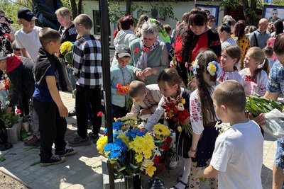 Увіковічнили подвиг захисників-односельчан: у громаді на Житомирщині відкрили Алею Героїв Увіковічнили подвиг захисників-односельчан: у громаді на Житомирщині відкрили Алею Героїв