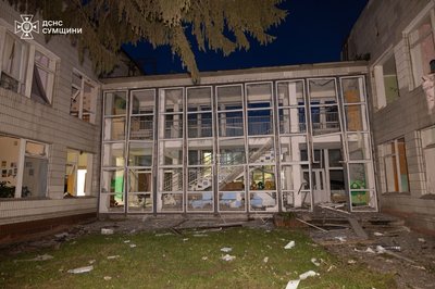 Поранений охоронець підприємства: наслідки нічної атаки по Сумах Поранений охоронець підприємства: наслідки нічної атаки по Сумах