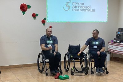 "Показуємо, що життя не завершилося": у Вінниці людей з інвалідністю навчали користуватися кріслами колісними "Показуємо, що життя не завершилося": у Вінниці людей з інвалідністю навчали користуватися кріслами колісними