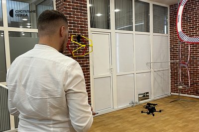 Симулятори та смуги перешкод: як в Одесі вчать керувати FPV-дронами Симулятори та смуги перешкод: як в Одесі вчать керувати FPV-дронами