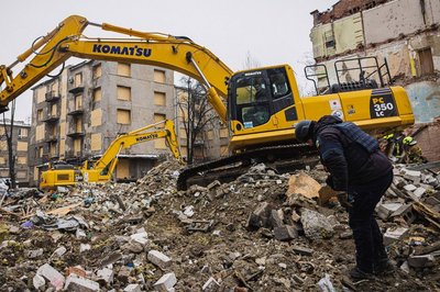 Техніка працює на місці вибухів у центрі Харкова, які сталися 2 січня Техніка працює на місці вибухів у центрі Харкова, які сталися 2 січня