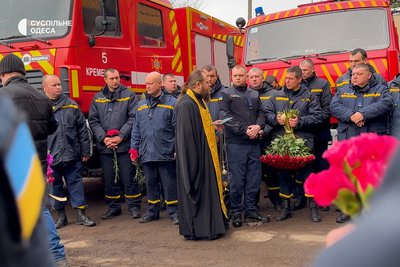 На Одещині попрощались з загиблим 15 березня рятувальником Денисом Колесніковим