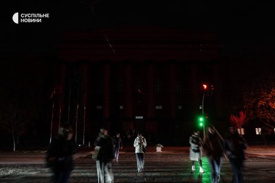 Місто у пітьмі. Київ вже тиждень у режимі економії електрики (Фоторепортаж) Місто у пітьмі. Київ вже тиждень у режимі економії електрики (Фоторепортаж)