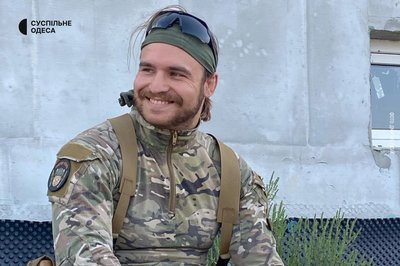 "Плач не дав свободу ще нікому, а ми воюємо саме за неї": військовий медик з Одеси рятує воїнів на полі бою "Плач не дав свободу ще нікому, а ми воюємо саме за неї": військовий медик з Одеси рятує воїнів на полі бою