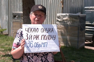 "Ми хочемо, щоб наш голос почули": у Хмельницькому відбулась акція в підтримку полонених "Ми хочемо, щоб наш голос почули": у Хмельницькому відбулась акція в підтримку полонених
