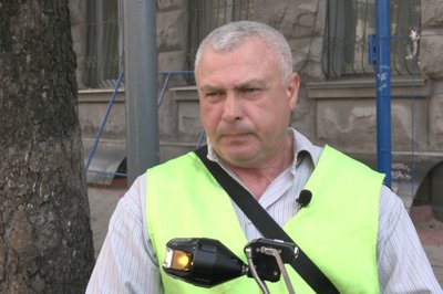 У Харкові водяники обстежують труби за допомогою нового приладу, який дозволяє не розривати ями. Як це працює У Харкові водяники обстежують труби за допомогою нового приладу, який дозволяє не розривати ями. Як це працює