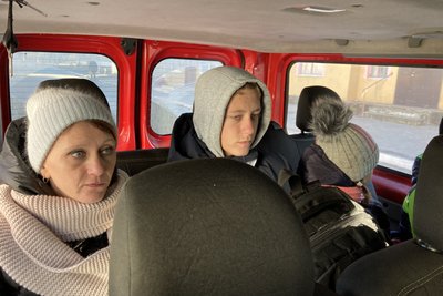 Понад 30 тисяч евакуйованих: як волонтери вивозять жителів Харківщини з лінії фронту Понад 30 тисяч евакуйованих: як волонтери вивозять жителів Харківщини з лінії фронту
