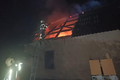 Підтоплені вулиці та дві пожежі — наслідки негоди на Волині Підтоплені вулиці та дві пожежі — наслідки негоди на Волині