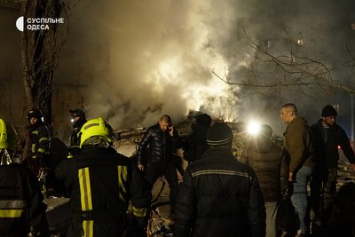 Пошкоджена багатоповерхівка Пошкоджена багатоповерхівка