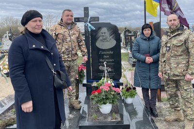 Бійцю з Волині присвоїли посмертну нагороду. Орден вручили родині загиблого Бійцю з Волині присвоїли посмертну нагороду. Орден вручили родині загиблого