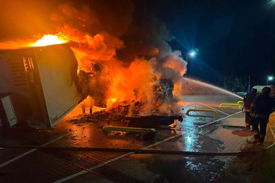 13 тисяч абонентів без світла, горіли причепи вантажівок: РФ атакувала південь Одещини 13 тисяч абонентів без світла, горіли причепи вантажівок: РФ атакувала південь Одещини