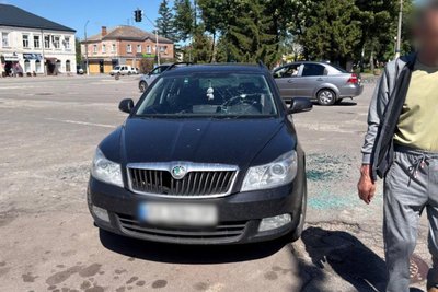 Пошкоджений через атаку російських БпЛА автомобіль у Богодухові, 24 травня 2026 року Пошкоджений через атаку російських БпЛА автомобіль у Богодухові, 24 травня 2026 року