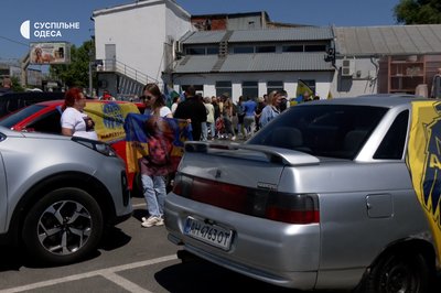 "Чекаємо на них два роки": рідні військовополонених Маріупольського гарнізону влаштували в Одесі автопробіг "Чекаємо на них два роки": рідні військовополонених Маріупольського гарнізону влаштували в Одесі автопробіг