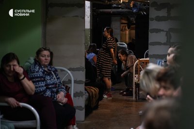 Пацієнти однієї з київських лікарень розмістились у підвалі, який слугував укриттям через постійні ракетні обстріли столиці, березень 2022 року.