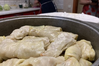 Мати загиблого атовця з Лозової готує домашні страви для військових Мати загиблого атовця з Лозової готує домашні страви для військових