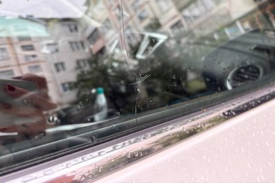 У Житомирі невідомі пошкодили автівки у дворі: поліцейські проводять перевірку У Житомирі невідомі пошкодили автівки у дворі: поліцейські проводять перевірку