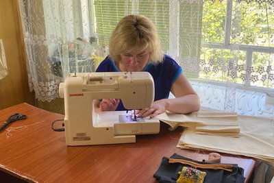 Дбає про екологію та донатить: 19-річна вінничанка шиє екоторби та допомагає армії Дбає про екологію та донатить: 19-річна вінничанка шиє екоторби та допомагає армії
